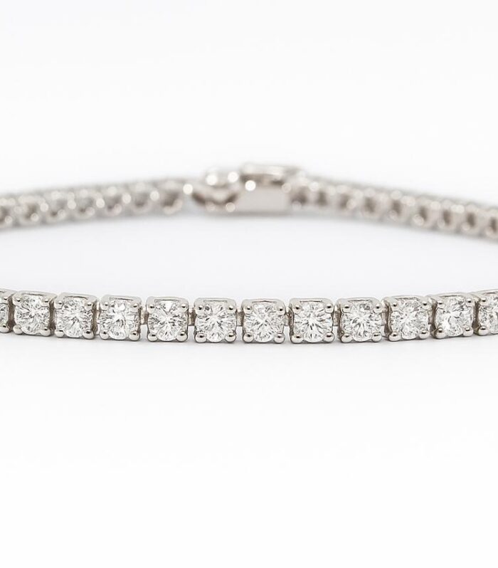 Diamond tennis bracelet