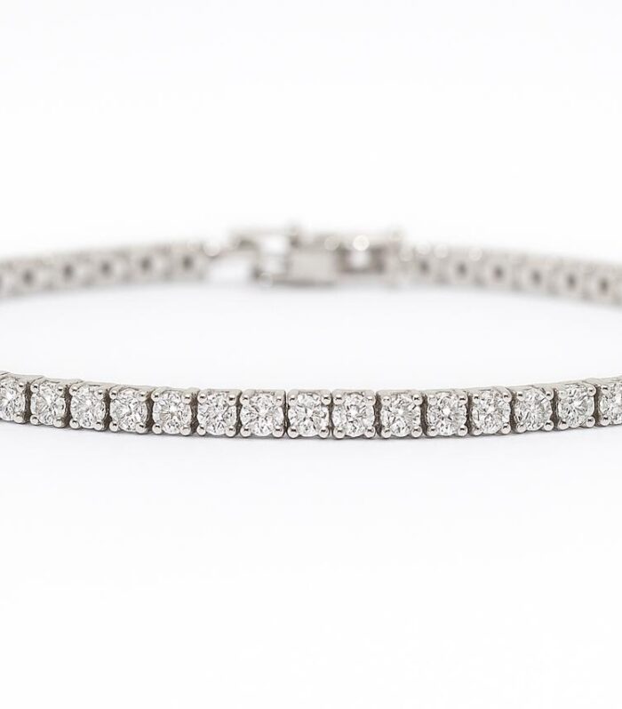 Diamond tennis bracelet